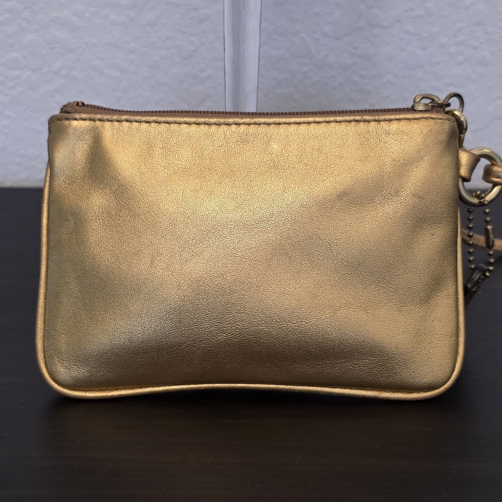 Coach Metallic Leather Gold Wristlet Clutch With Hot Pink Interior - Picture 4 of 10